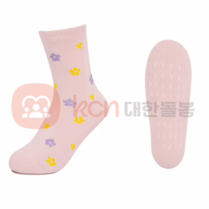 분홍색 꽃무늬 양말 한 켤레