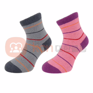 색색의 줄무늬 양말 두 켤레