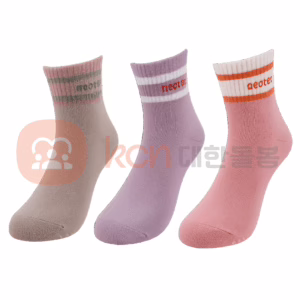 색색의 양말 세 쌍