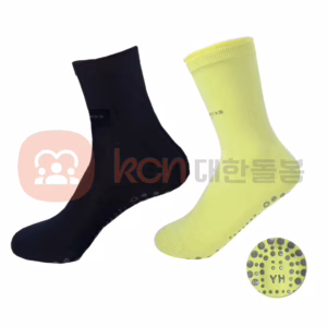 검은색과 노란색 양말 쌍