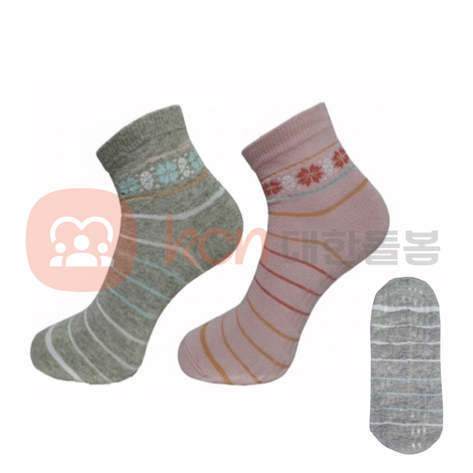 색색의 패턴 양말 두 켤레